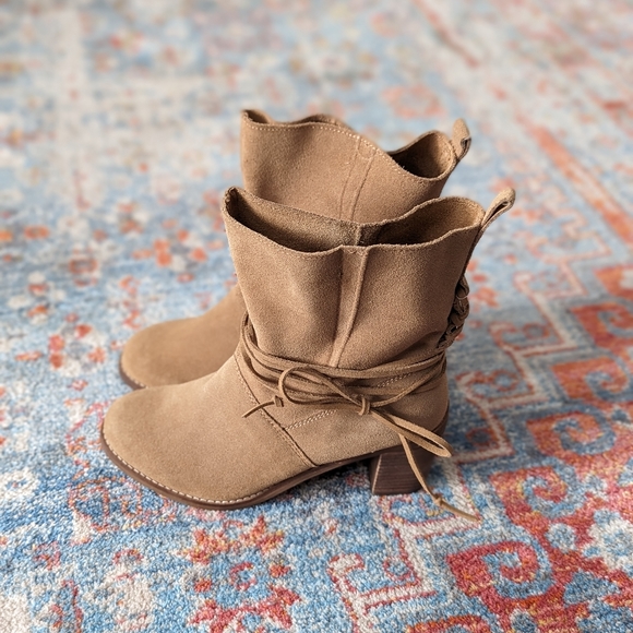 Toms Women's 6 Mila Boots Toffee Suede Leather Wrap Around String Accent Heels - Picture 1 of 10